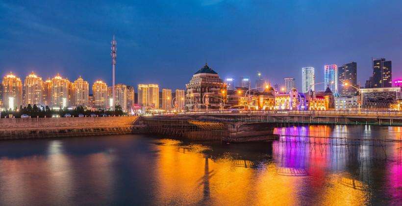 青岛港口与城市发展的关系,青岛和大连哪个港口大