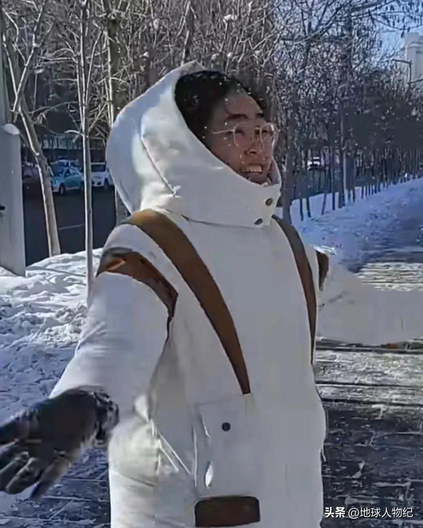 90后女人网恋奔现,90后女孩与男友奔现