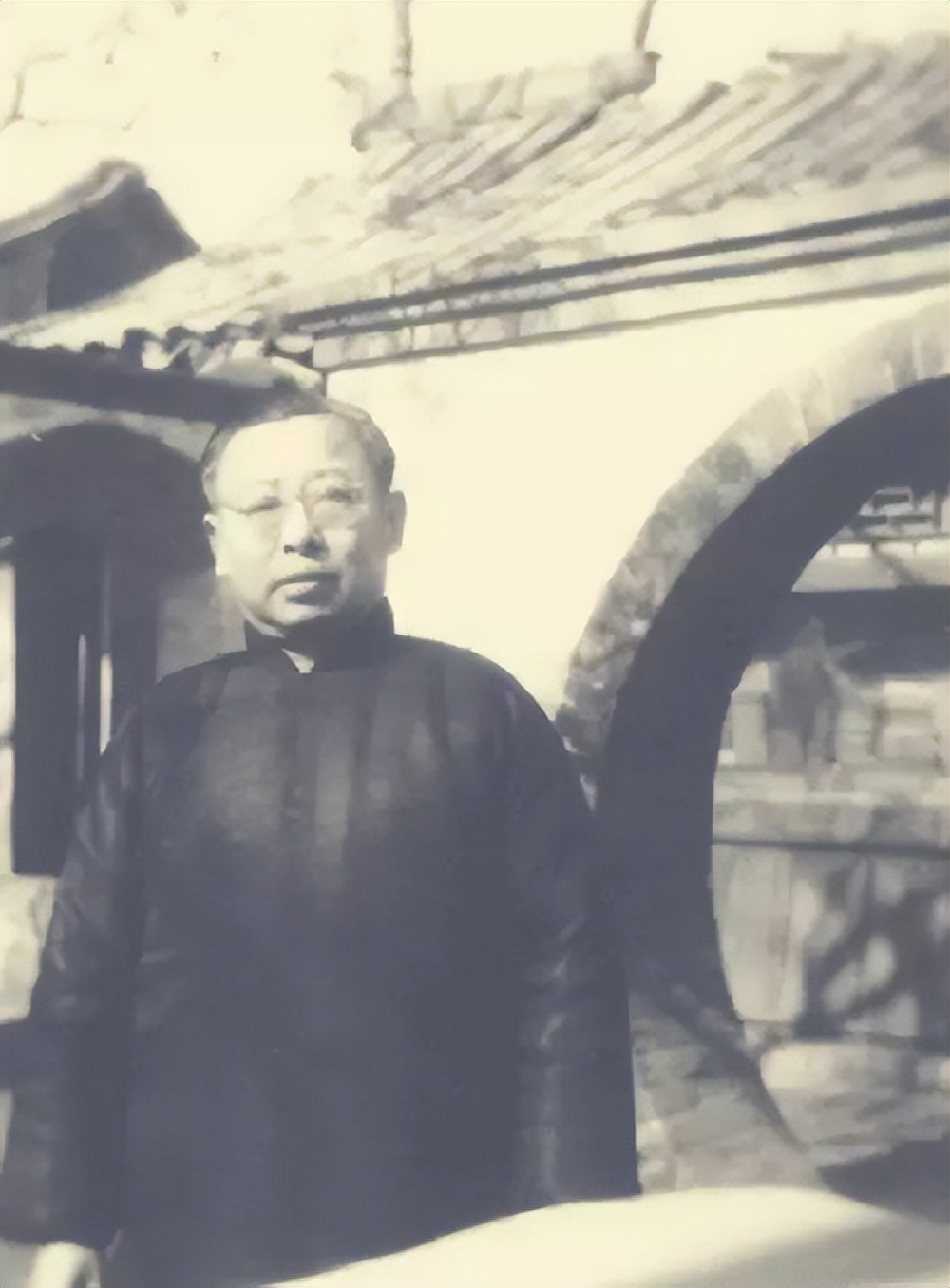 1968年，康生送给*青江**一块珍贵的端砚，*青江**：在哪里搞到的？