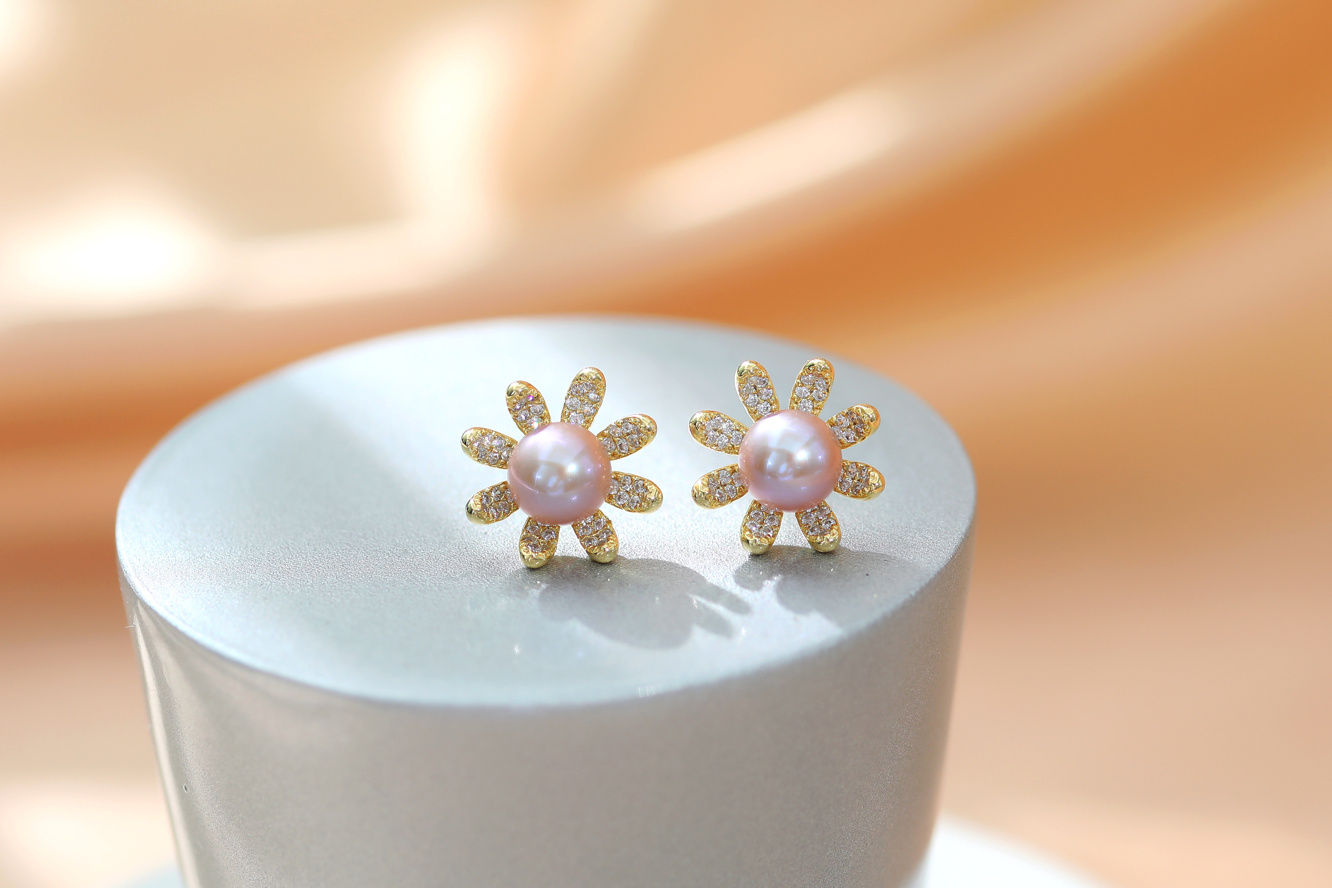 爱情所及，烈焰腾腾，时过境迁，纯纯如水