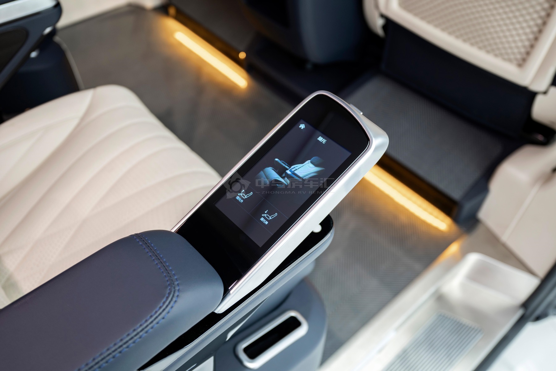 最新款奔驰商务车哪款好,奔驰商务车哪款最值得买