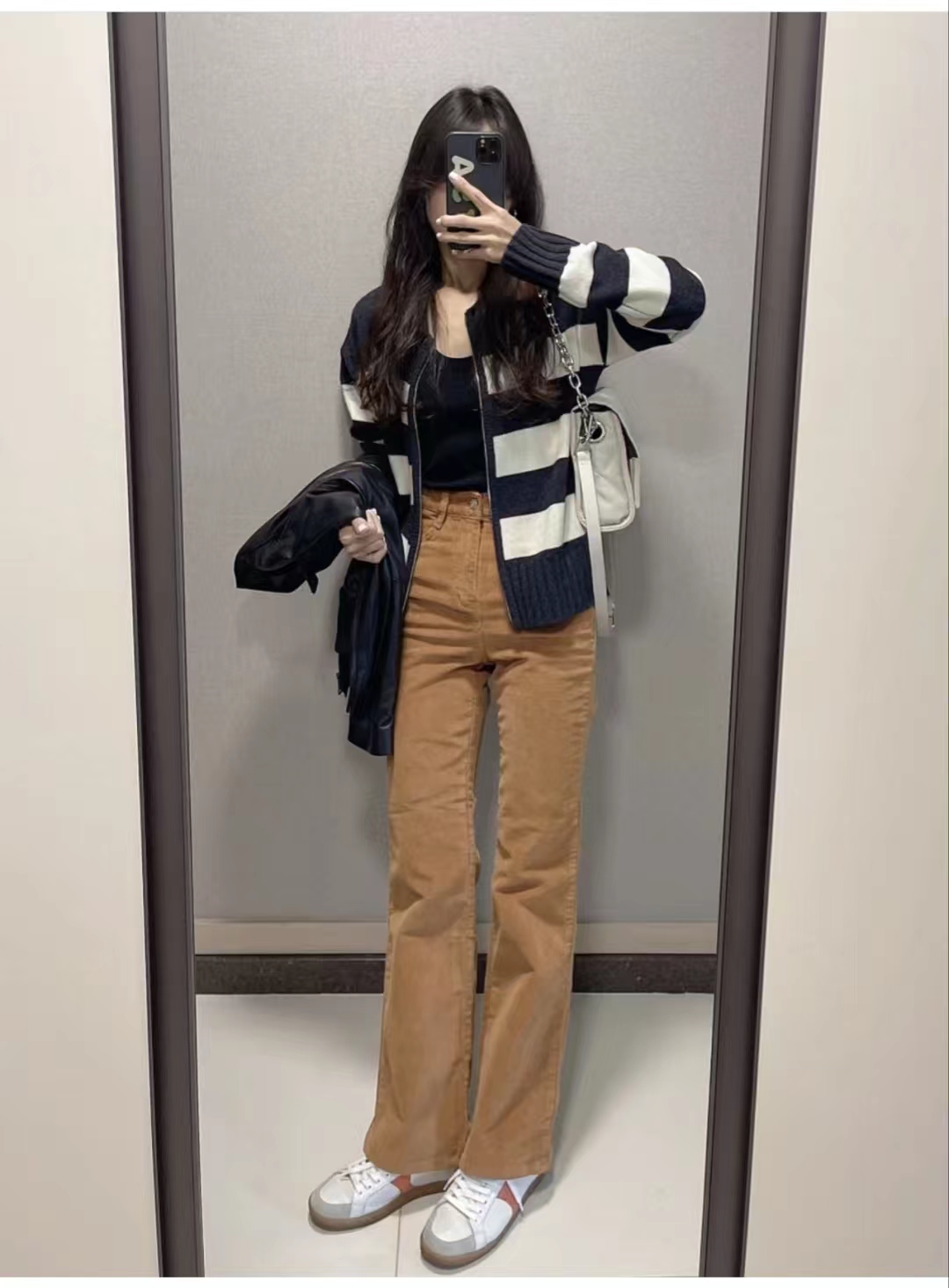 灯芯绒裤子冬季搭配高跟鞋好吗,灰色灯芯绒裤子搭配什么颜色上衣