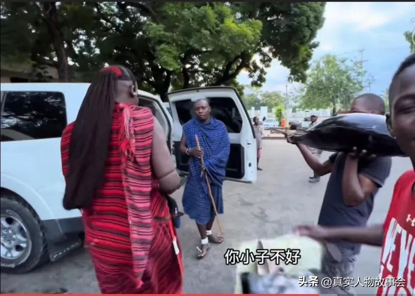 95后山东小伙勇闯非洲4年，请马赛人当保镖，发现非洲海鲜很便宜