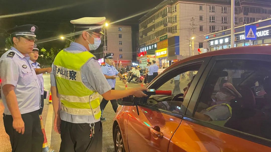 夏季治安打击整治“百日行动”丨尽锐出战!河南洛阳公安全力开展夏夜治安巡查宣防第二次集中统一行动