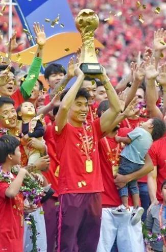 10座奖杯，永远的10号传奇