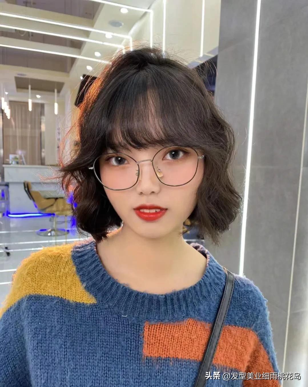 短发微烫显气质的图片,短发烫显发量多