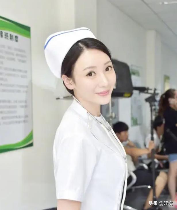 柳岩和殷桃对比照片,柳岩与殷桃是同一个人吗