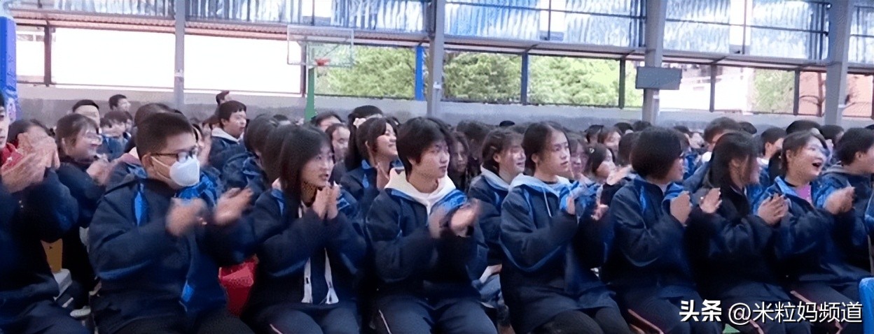 粉发女孩遭网暴后离世评论,粉发女孩遭网暴离世