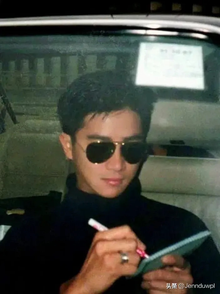 陈百强衣着品味帅到炸,陈百强时尚品味