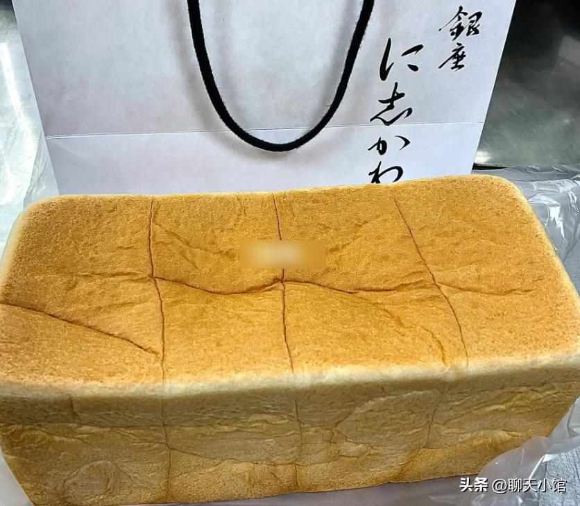 “上海女全款600买天价吐司面包”遭群嘲：你媚外的样子真的很丑