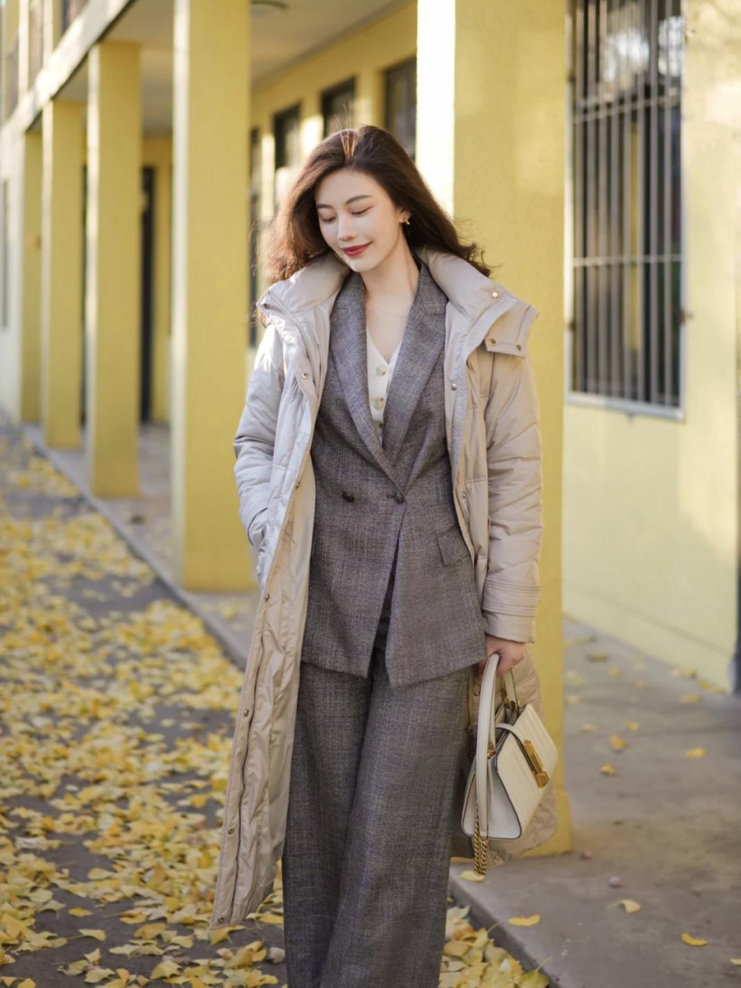 羽绒服怎么穿又好看又简单,羽绒服怎么穿才有高级感