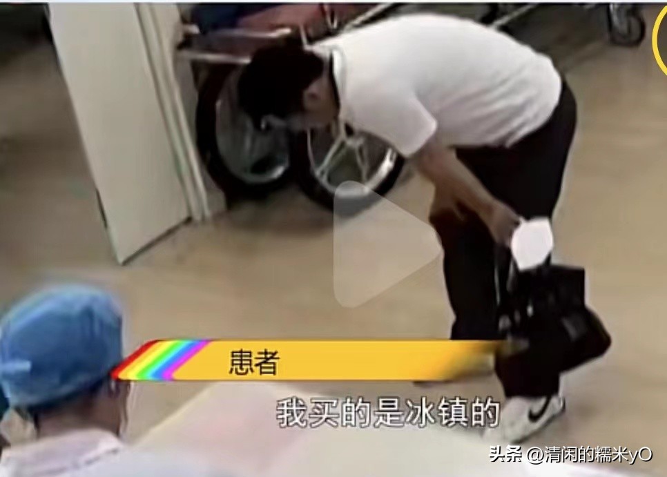 男子一口闷冰镇红茶后狂吐,男子喝冰红茶狂吐1000