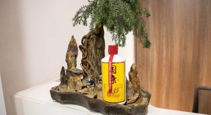 宿迁人喝酒怪象:老百姓口头表扬洋河，却嘴很“诚实”，专挑这3款