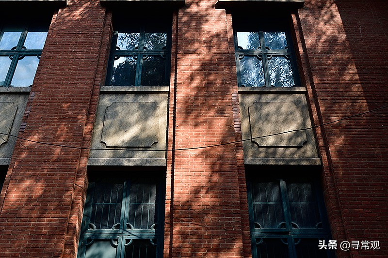 探秘重庆这座消失的“宇宙”大学，到处是荒废的宿舍楼