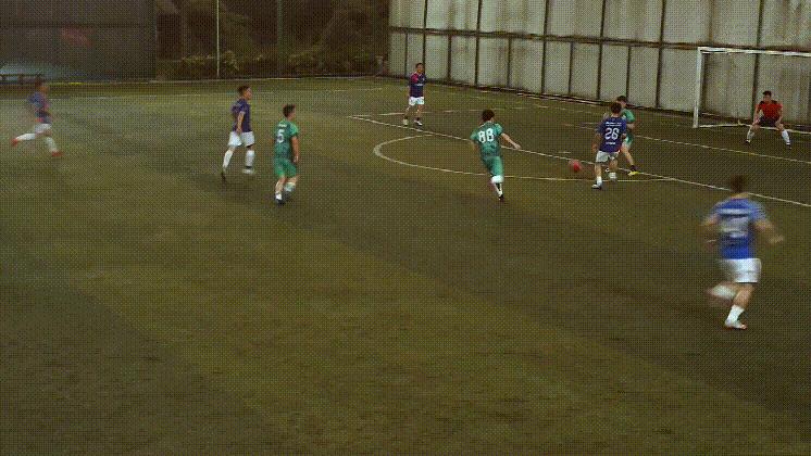 Fun-π丨雨中唱响生日歌足球狗的浪漫有几多？