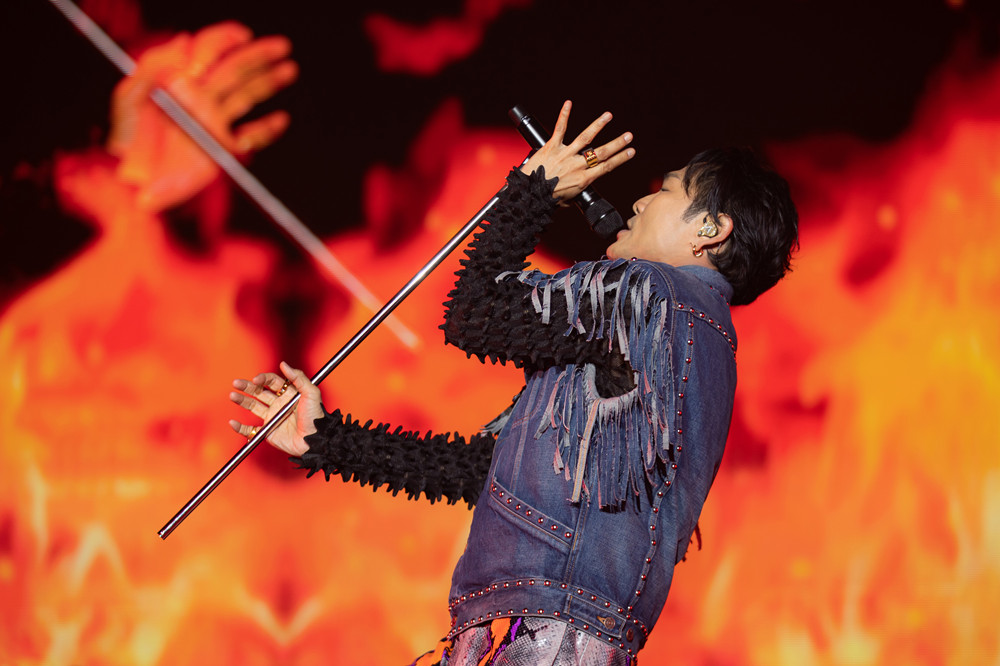 杜德伟登台,杜德伟演唱会经典场面