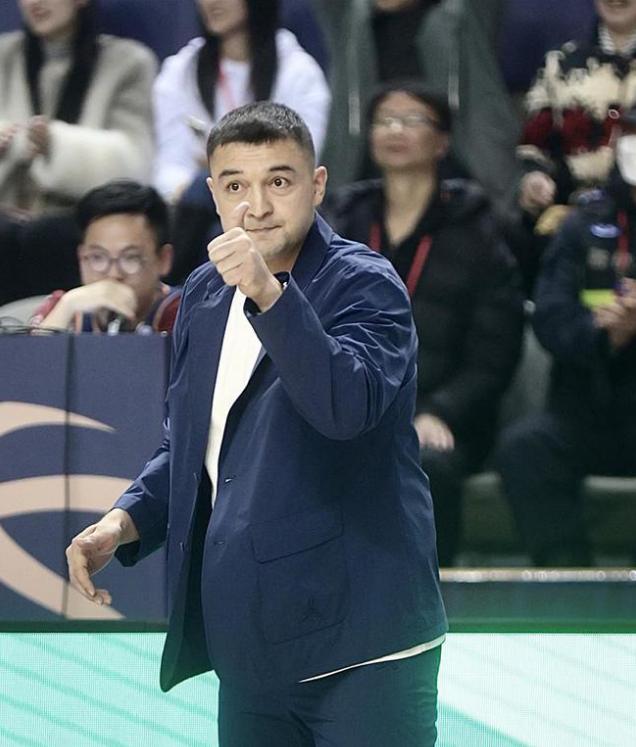 西热力江为何也当教练也当球员,西热力江怎么能又当球员又当教练