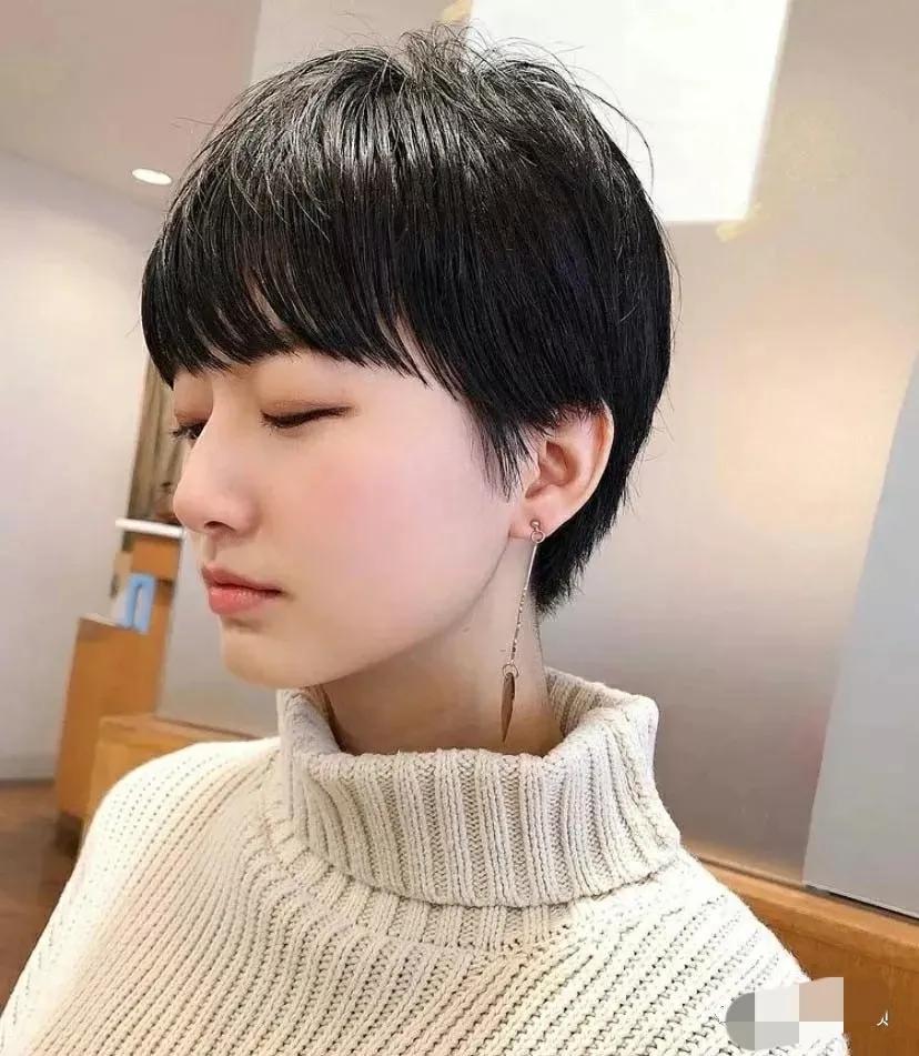 小圆脸适合剪短发吗,肉肉的小圆脸女生剪短发