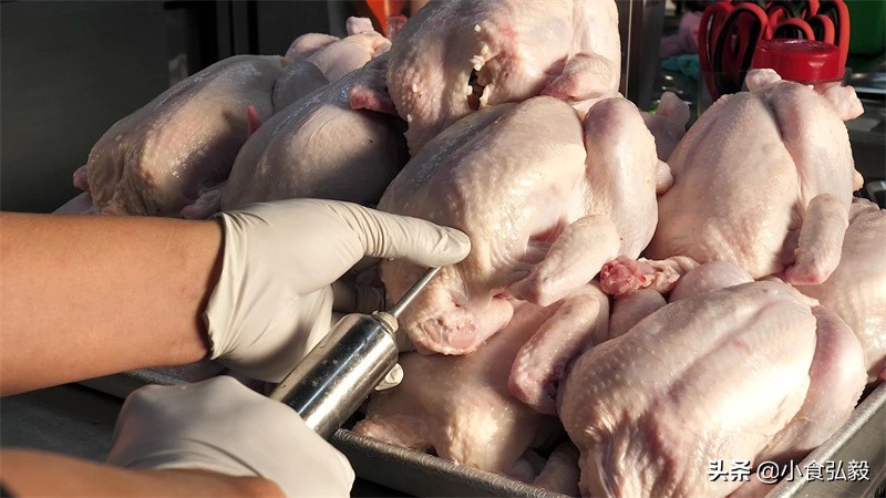 小伙子卖烤鸡一个月挣80个亿,广东打工小伙失业