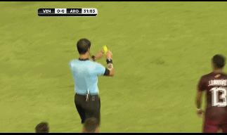 世界杯内马尔在球场上踢哪个位置,世界杯内马尔踢球别人踢内马尔