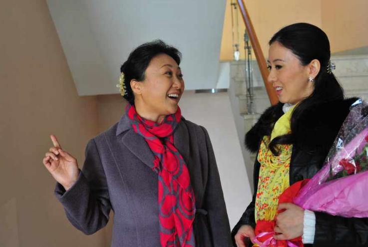 演员汤加丽：当人体模特，和丈夫离婚，被父母嫌弃，今45岁还单身