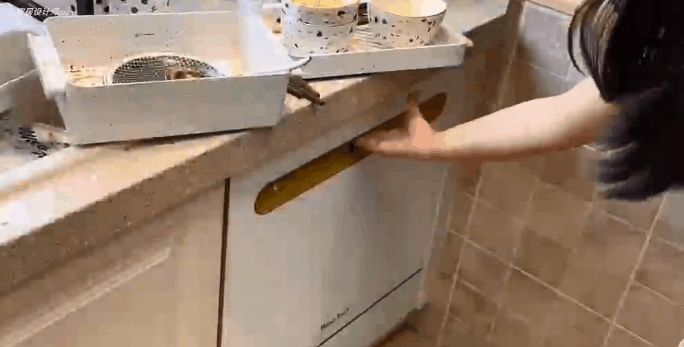 模仿长辈吐槽装修,女子模仿长辈吐槽新房