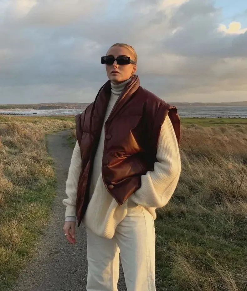 秋日马甲穿搭的n种,春天咖色格子针织马甲怎么搭配