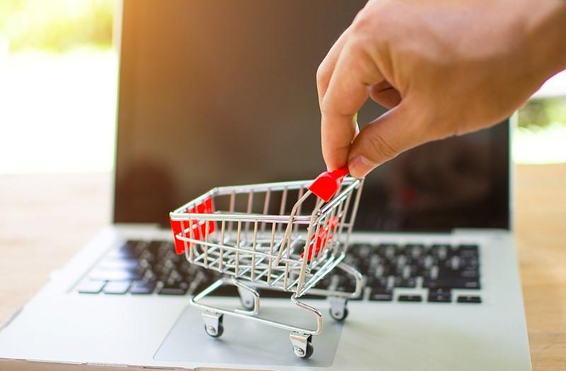 如何快速找到亚马逊女装爆款,亚马逊做女装怎么入手