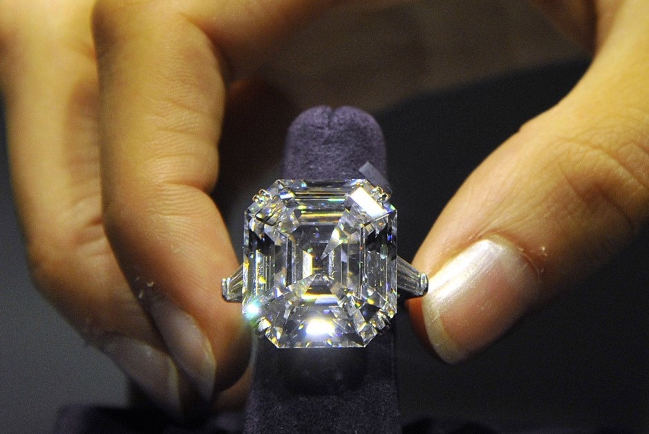 明星戴的都是什么钻戒啊,盘点里哪个女明星戴的钻戒最大