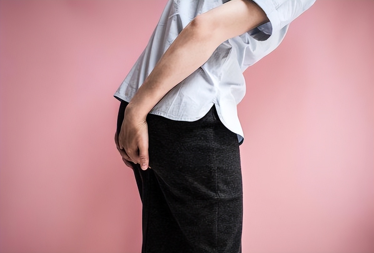 女性肛门周围潮湿瘙痒,肛门周围潮湿瘙痒长泡泡用什么药