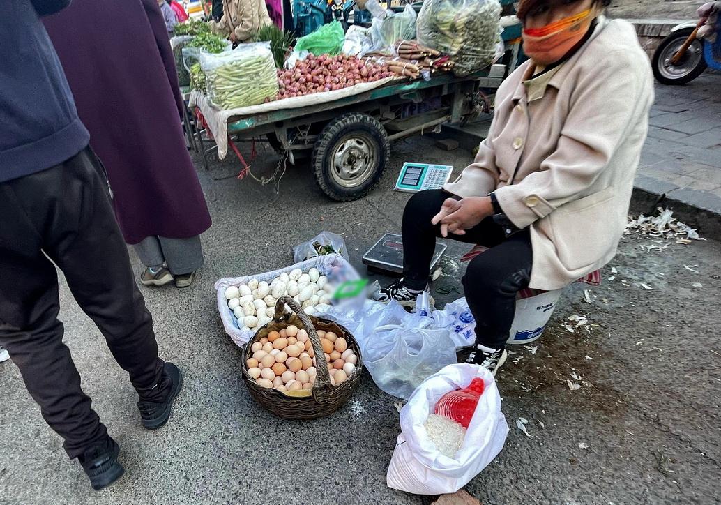 带大家看看东北早市物价多便宜,看东北早市物价冬天囤菜