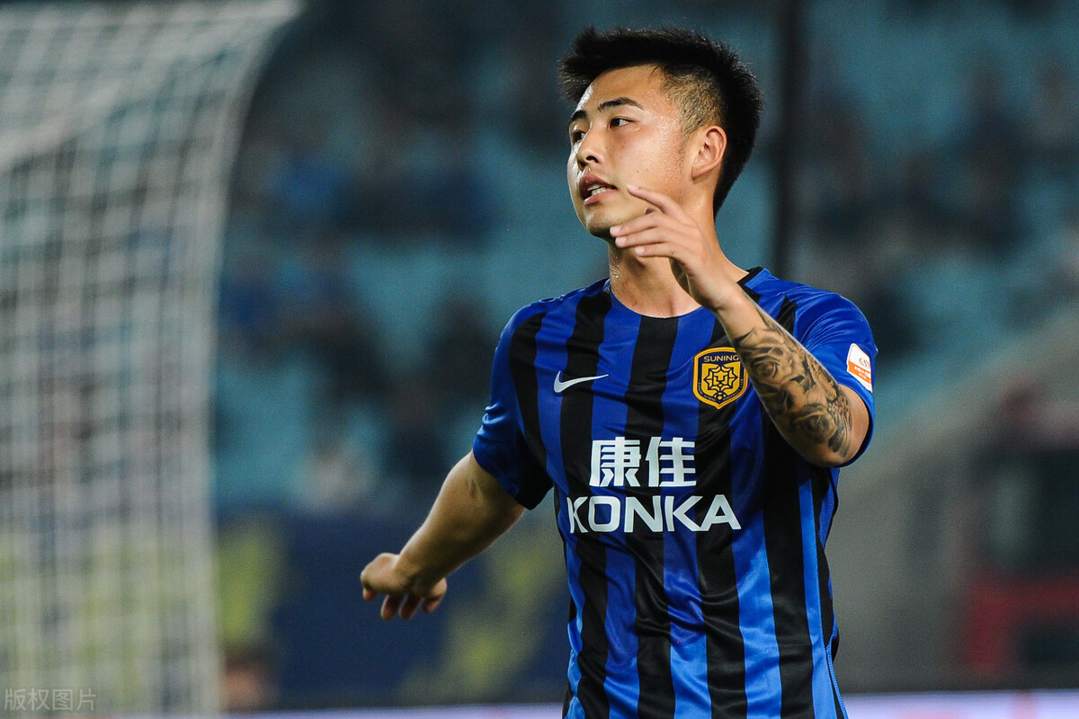 江苏苏宁球员,江苏苏宁这支球队还在踢吗