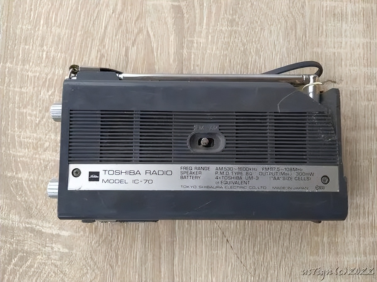 接收空*警袭**报频率|战火下乌克兰火腿对比了60年代和现代收音机