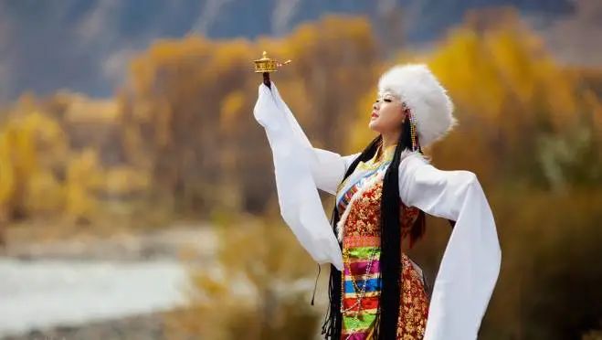 有趣的灵魂：你知道春天的花儿到底为谁开放吗？