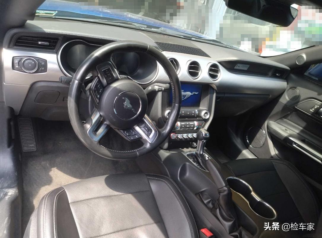 小伙子买了一台福特野马,小伙子买福特野马