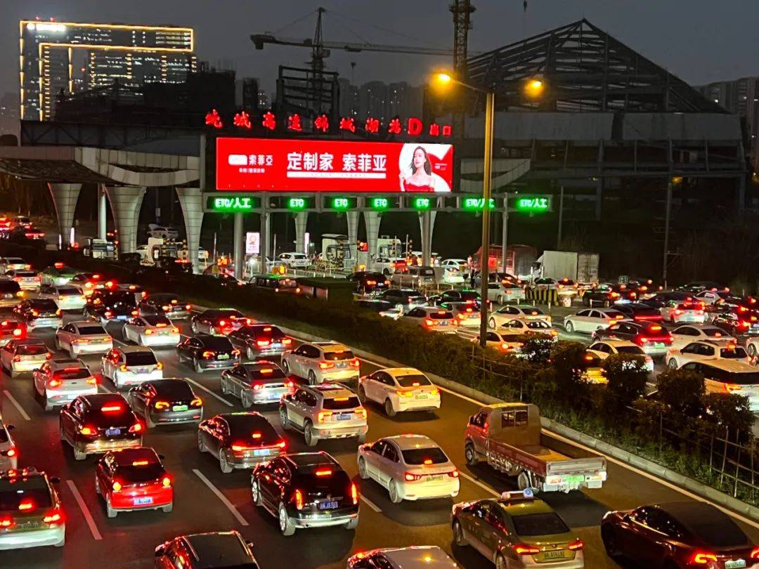 2023开启品牌战，户外广告的春天真来到？