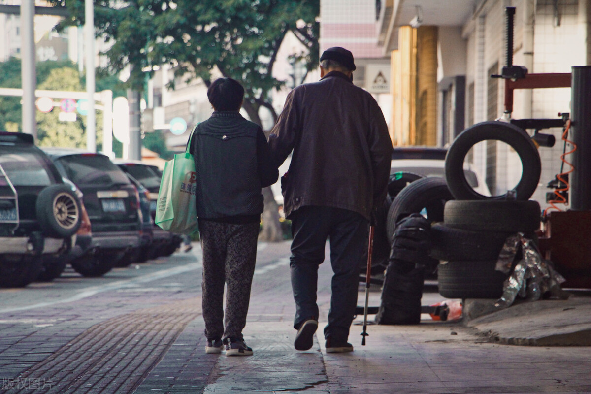 44岁保姆背后的故事,43岁女保姆含泪哭诉