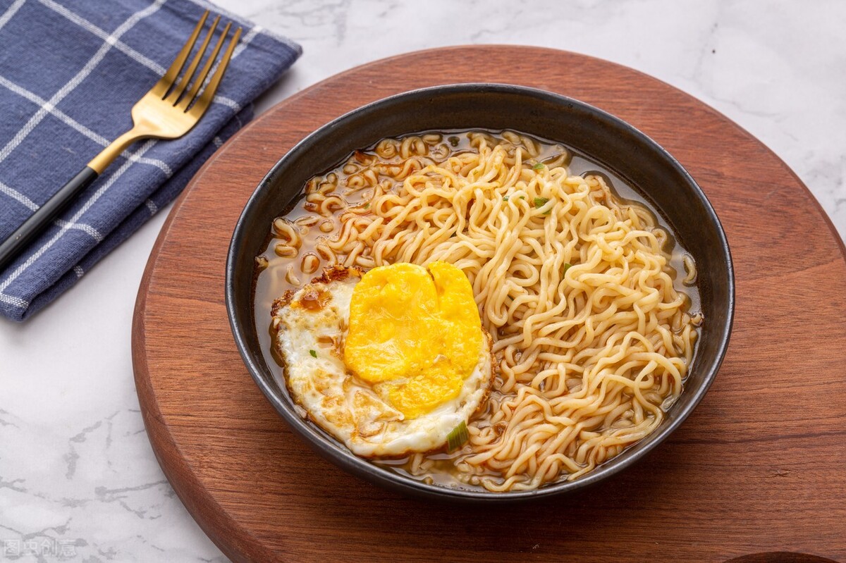 方便面的隐藏吃法炒面,方便面的100种新吃法不用烤箱