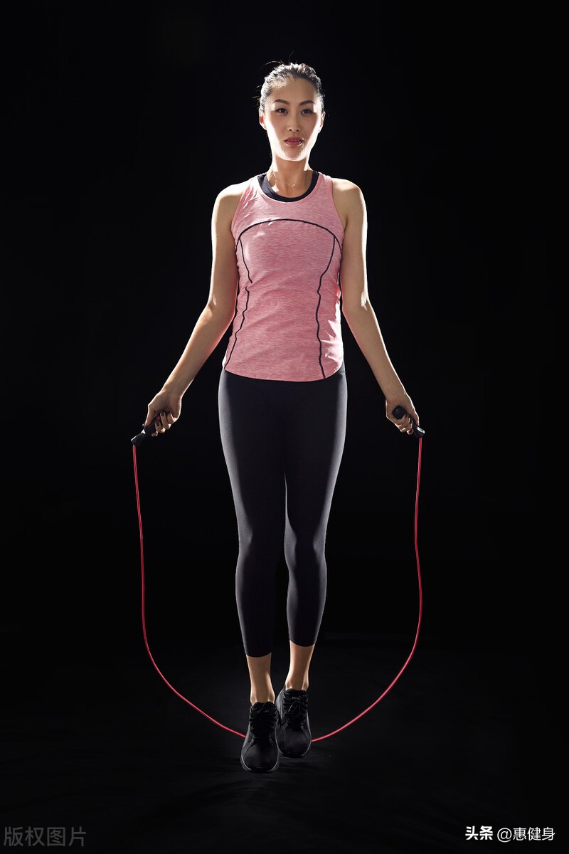 有氧跳绳减脂跟练,减脂跳绳是单脚跳还是双脚跳绳