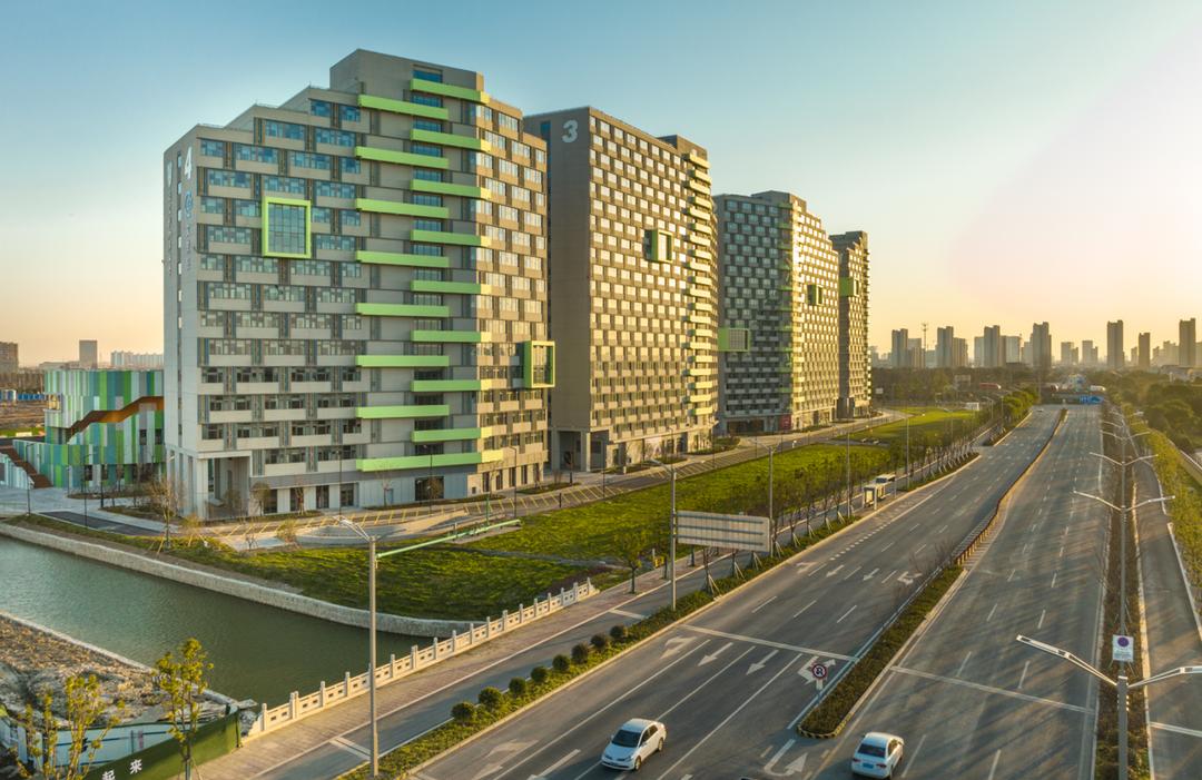 高新区转型发展迈出新步伐,迈上新台阶实现新跨越向纵深发展