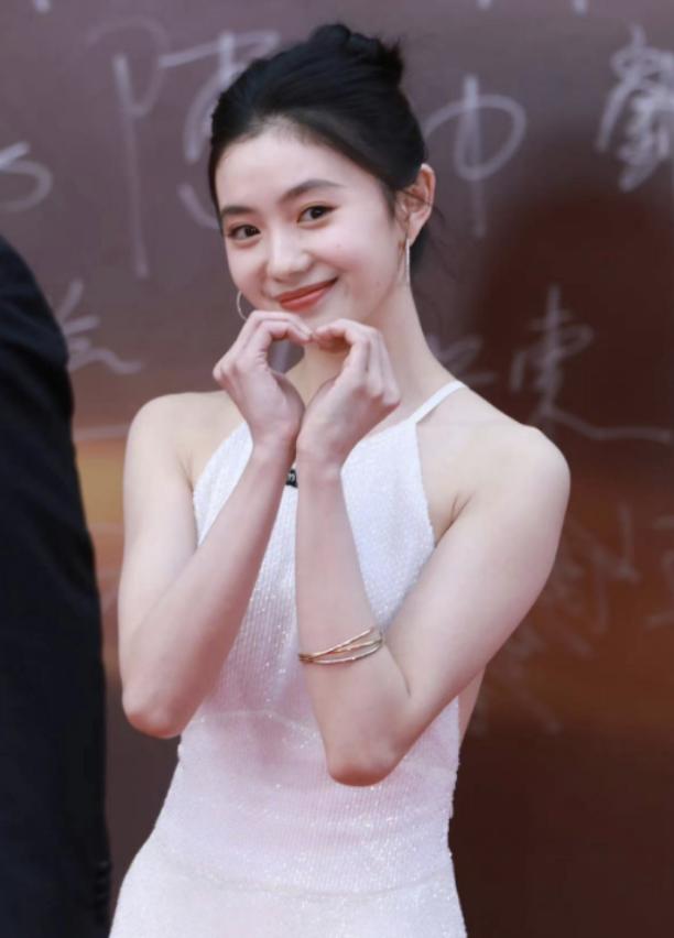 关晓彤于文文同框,于文文和关晓彤同框