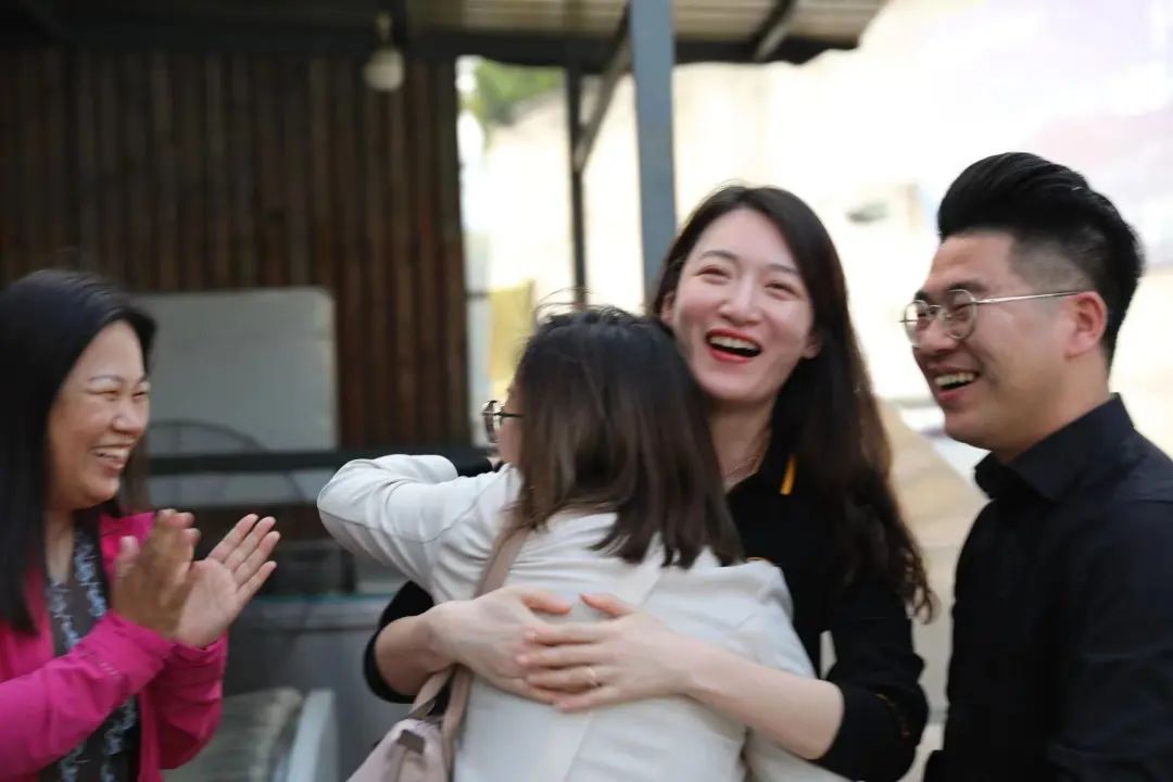 红瓦绿树碧海蓝天视频,红瓦绿树碧海蓝天图文