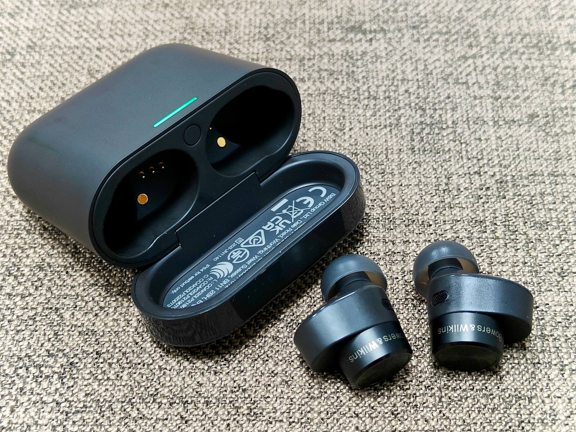 HiFi真无线耳机大乱斗！拜雅、舒尔、声阔、BW参战