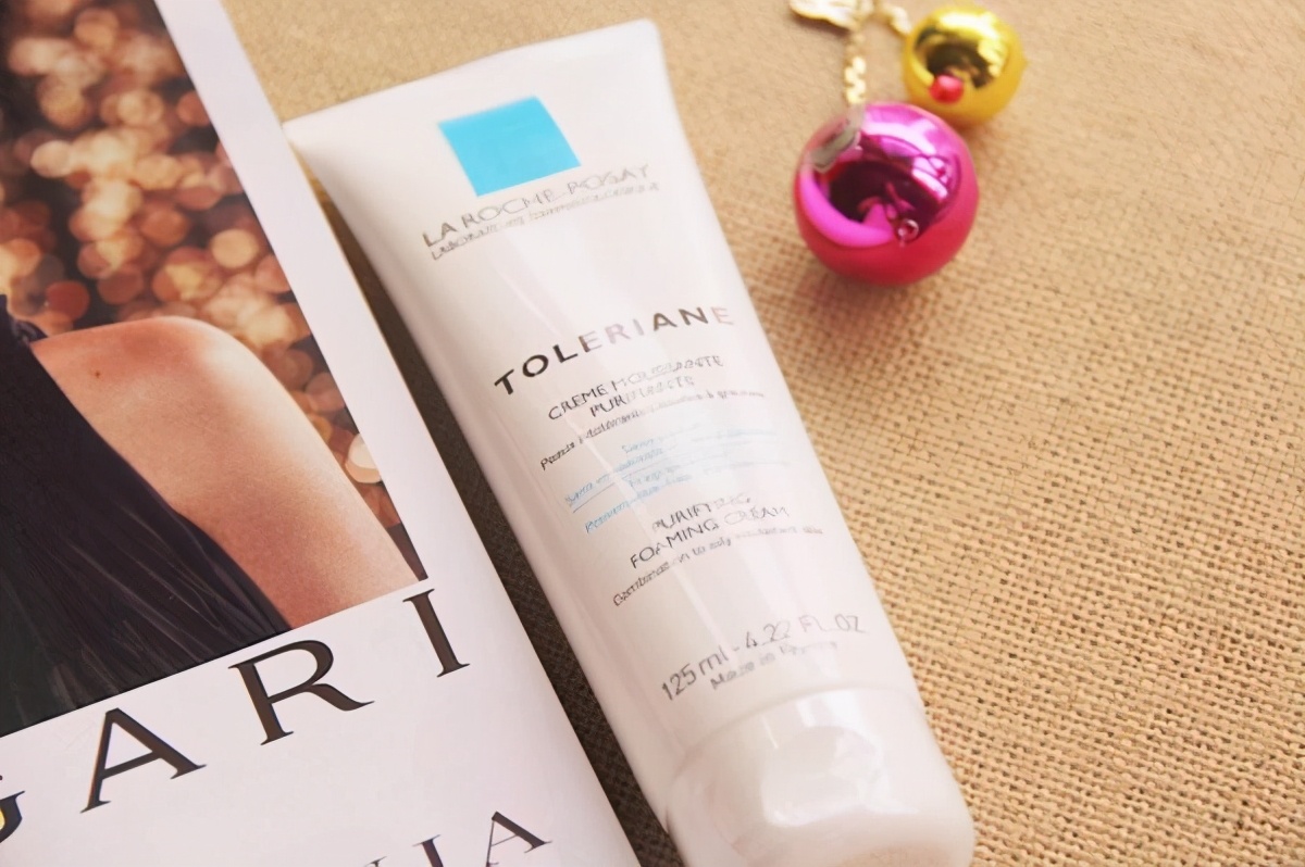 控油补水卸妆洗面奶,深层清洁收缩毛孔祛痘控油洁面