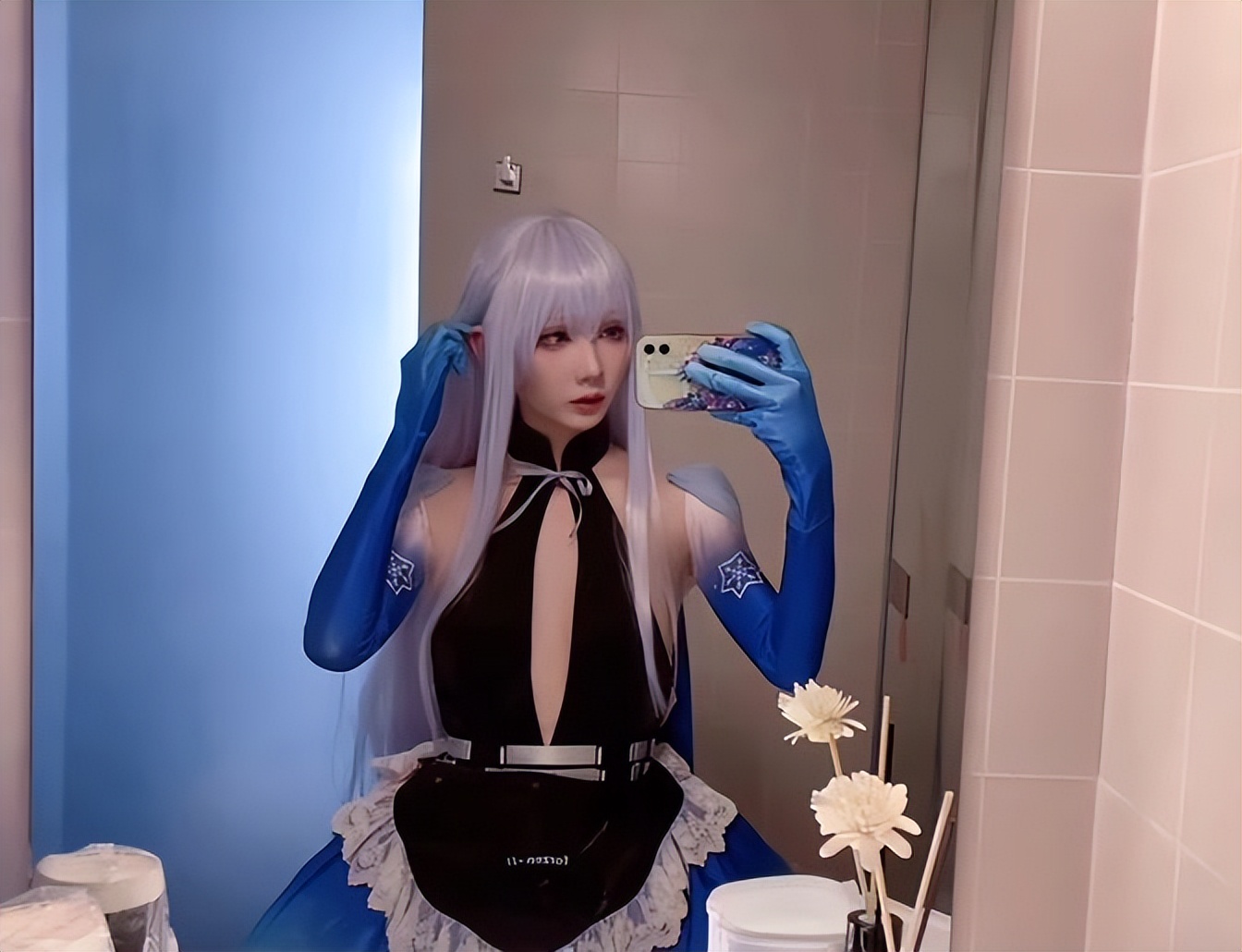 耿直Coser曝光COS过程，身材和角色不符怎么办？肉不够衣服来凑