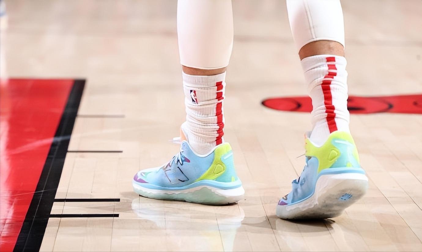 NBA球员上脚:欧文的球鞋颜值太顶了,中国球鞋很帅气