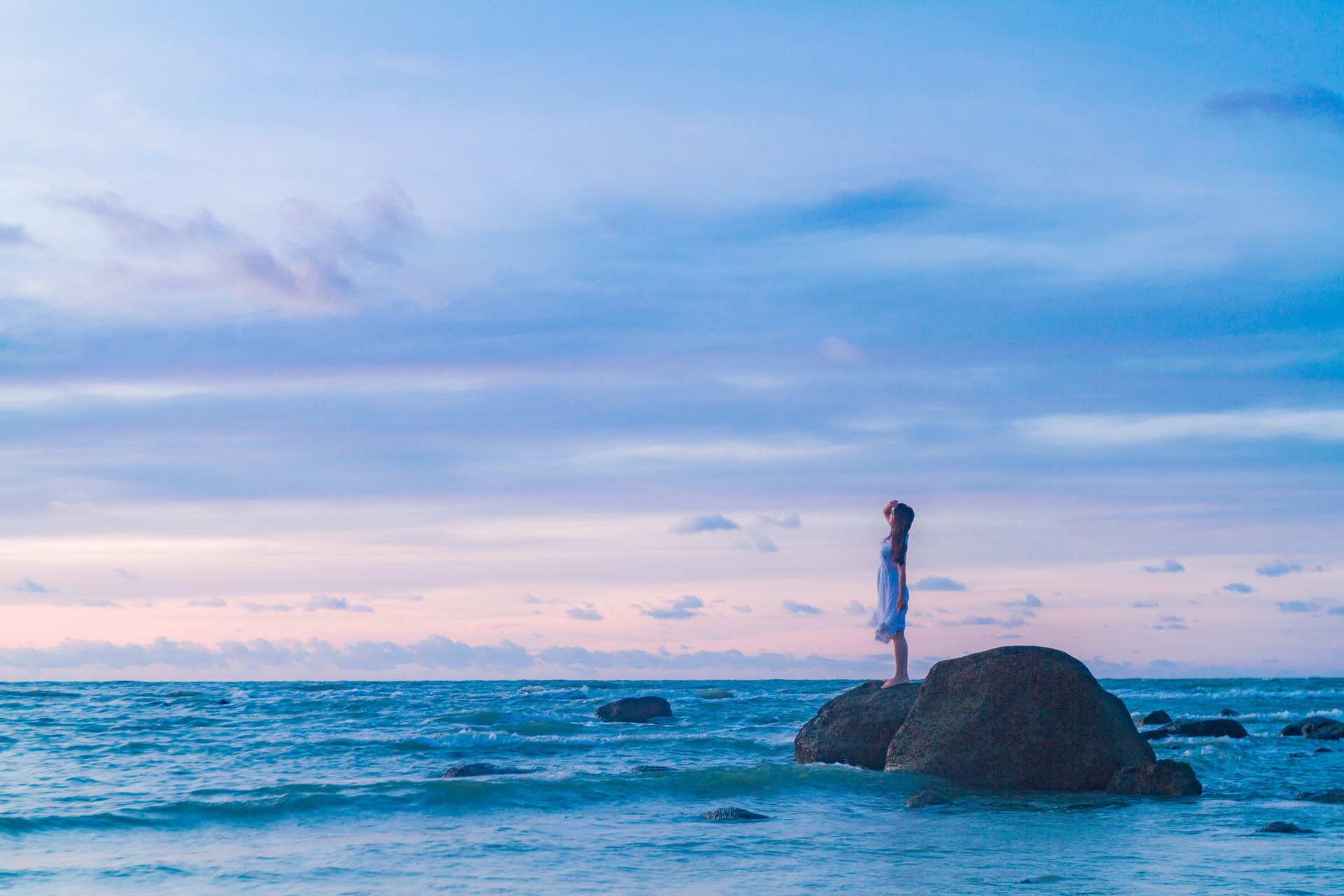 面对亲情都很淡薄的人值得交往吗,人生苦短好好珍惜身边的亲情