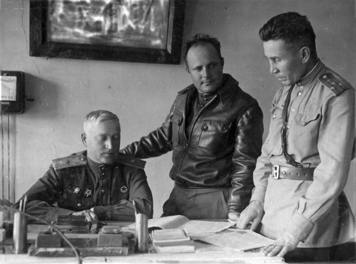 毛主席如何只花1年时间？克服了国内3大问题，保障抗美援朝的成功