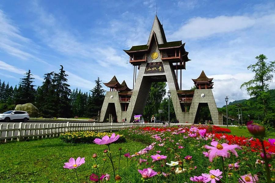 拜水都江堰问道青城山是诗词吗,拜水都江堰问道青城山完整版