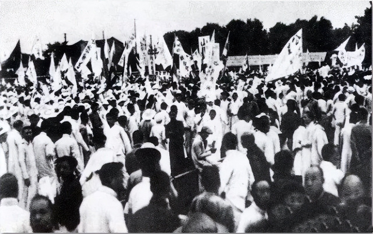 78年，他调任北京市委书记，向*国锋华**抱怨：我在天津屁股还没坐稳